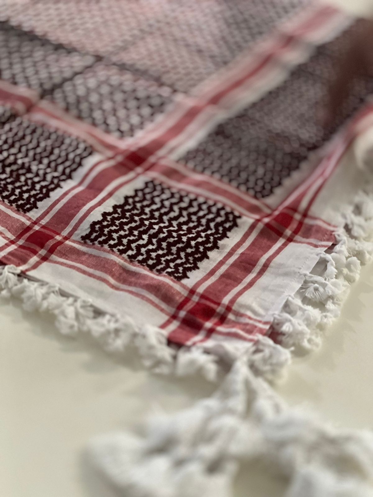 Keffiyeh Scarf - Black or Red