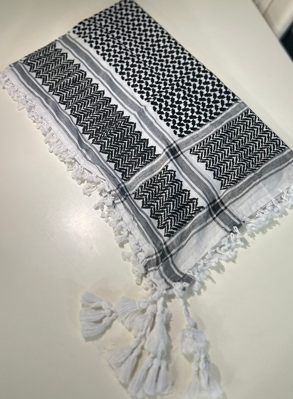Keffiyeh Scarf - Black or Red