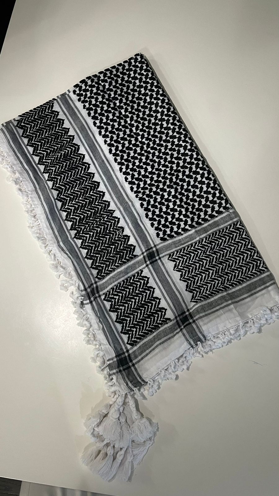 Keffiyeh Scarf - Black or Red