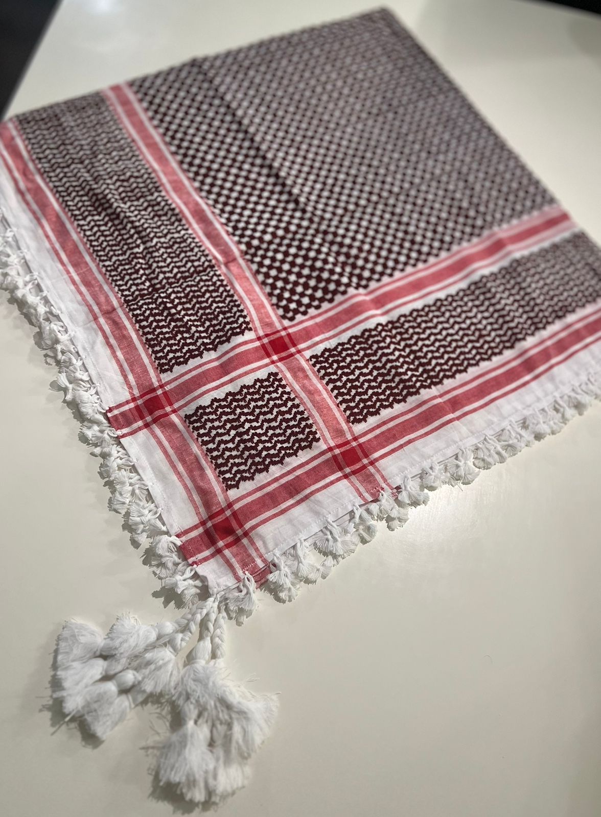 Keffiyeh Scarf - Black or Red